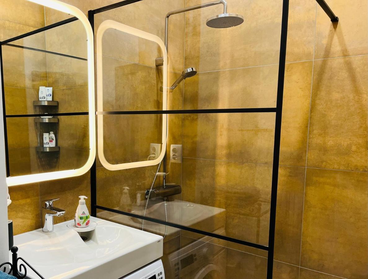 Library House Apartment Quiet&Compact 2 Rooms&Beds ريغا المظهر الخارجي الصورة