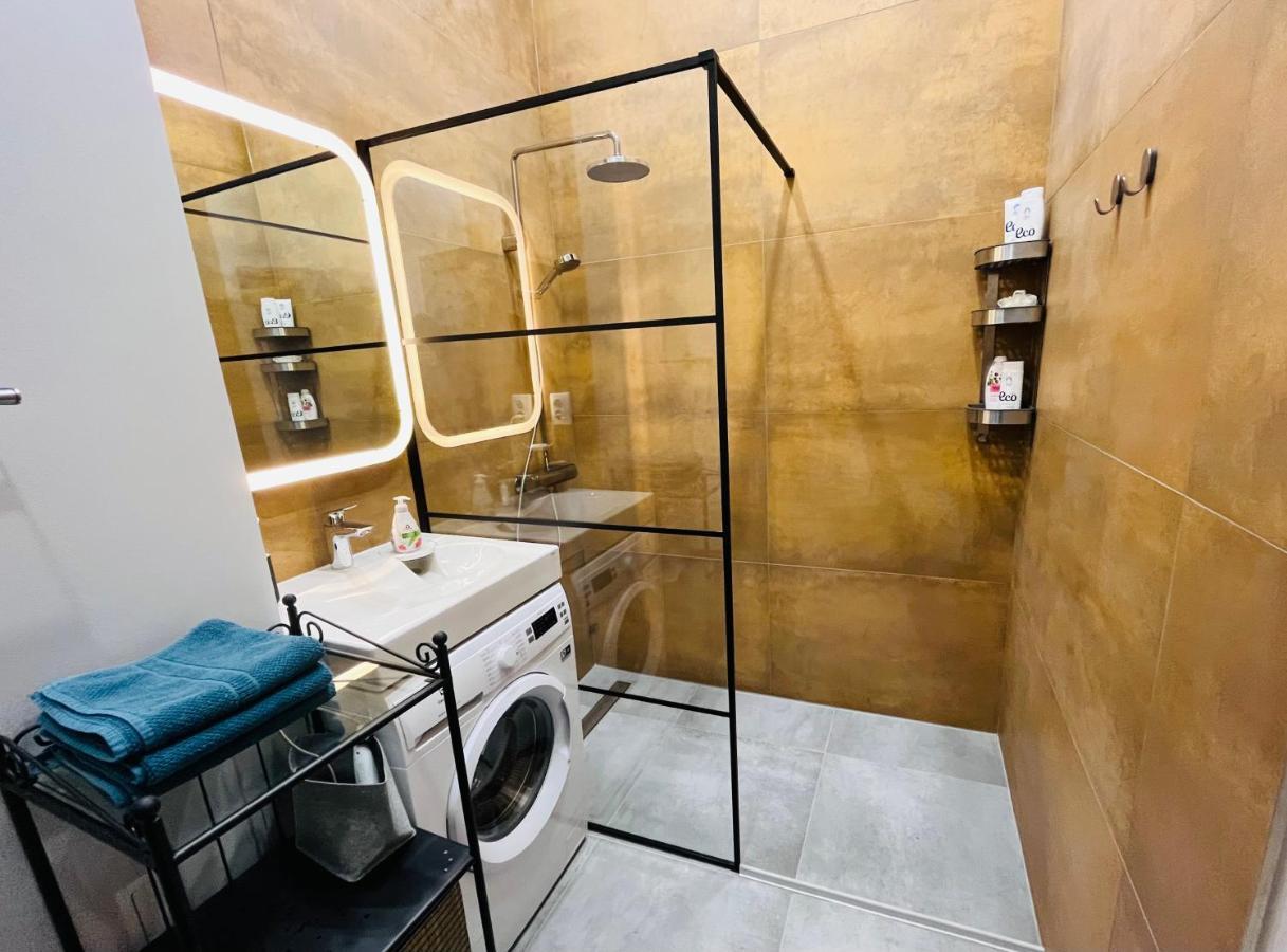 Library House Apartment Quiet&Compact 2 Rooms&Beds ريغا المظهر الخارجي الصورة